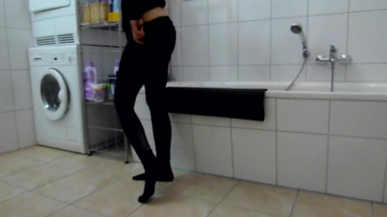 Viktoria Goo: Viktoria Goo - Alman kızlar edepsiz çişini yapıyor!