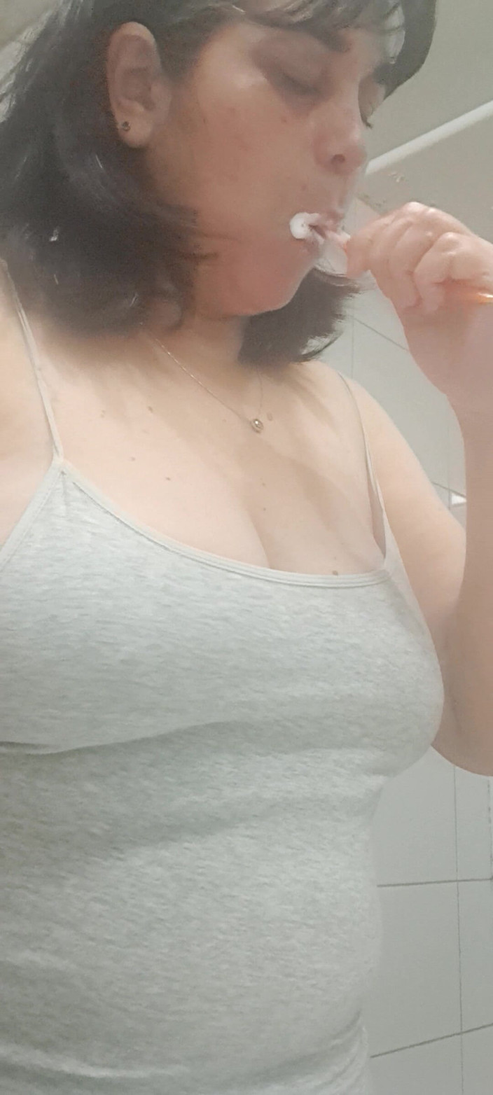 Mommy big hairy pussy: 口中的意大利面
