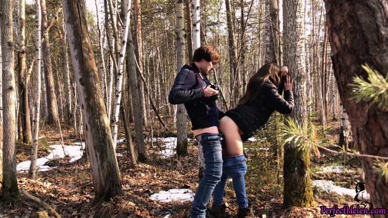 PerfectHelen: Muie cu studentă și futai cu un fotograf în pădure