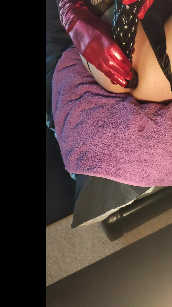 Sallyann: Dildo ukuran raksasa