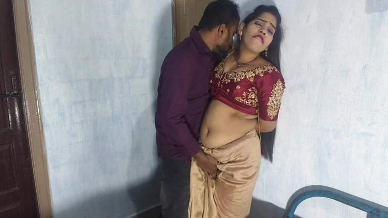 Sona bhabhi: Novomanželský indický manžel a manželka mají romantiku