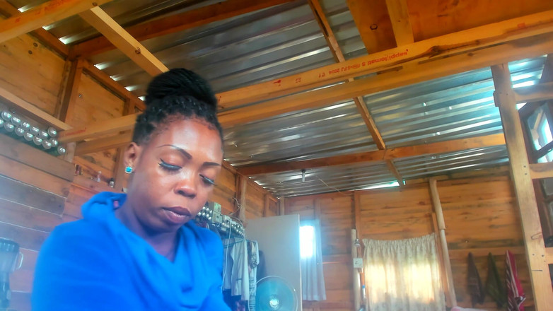 AnalEbony: Prim-plan extrem cur întinzându-se vorbind murdar...