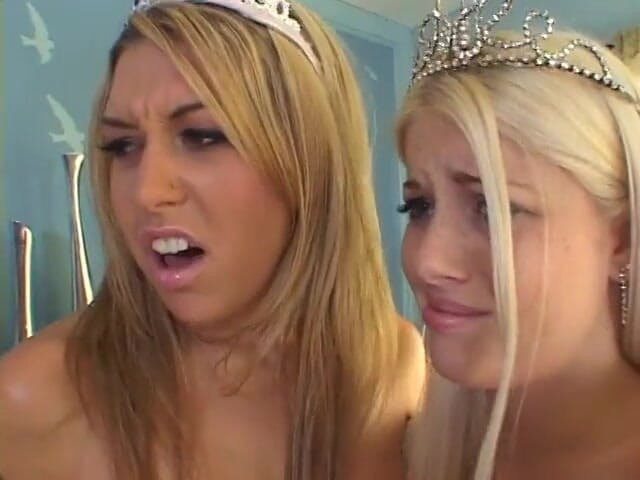 Group Bang: Crazy party in the living room with sexy babes and...