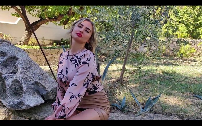 Goddess Lena: Sensual nylon e salto alto provocando