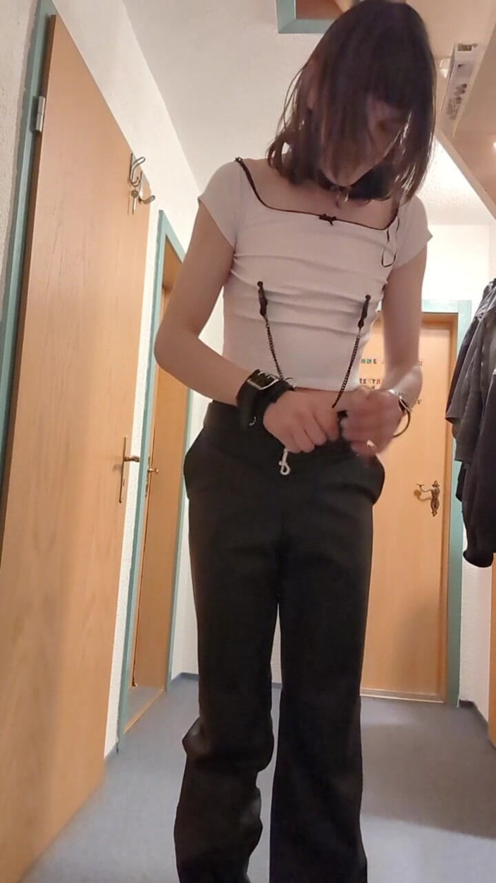 AJ_the_catgirl: Asılı bırakmanın ne kadar eğlenceli olduğunu deniyor