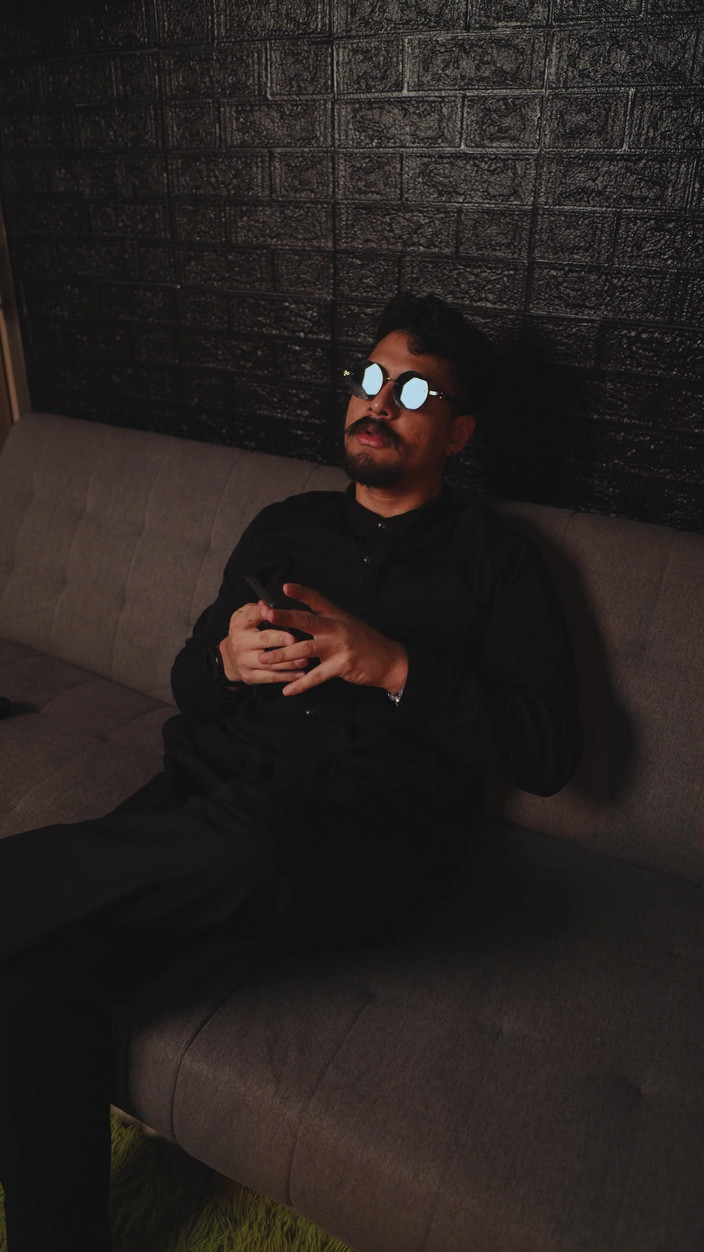 MvsteryGuy: Saya membayar model untuk menemani saya dan kami bercinta sepanjang...