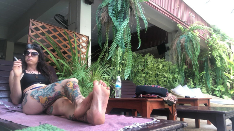 Goddess Maya: Smoking Fetish &amp; Feet Outdors