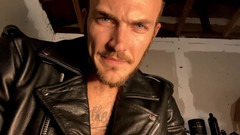 Christian Wilde: Christian Wilde kouří a drží tě ve své garáži