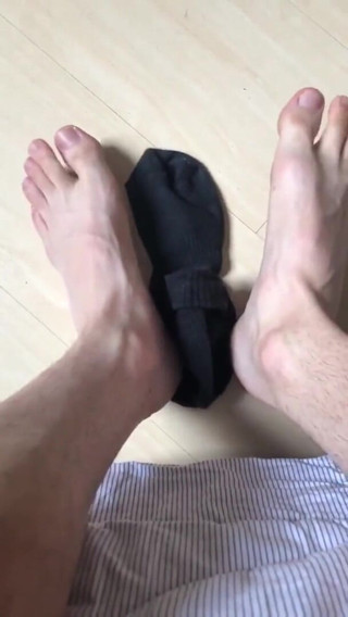 Riu Melo: 足でイケメンエロとエキゾチックなマッサージ