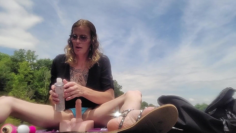 Daphne Phoenix: Styvmamma MILF, bestämde sig för att testa min nerv med...