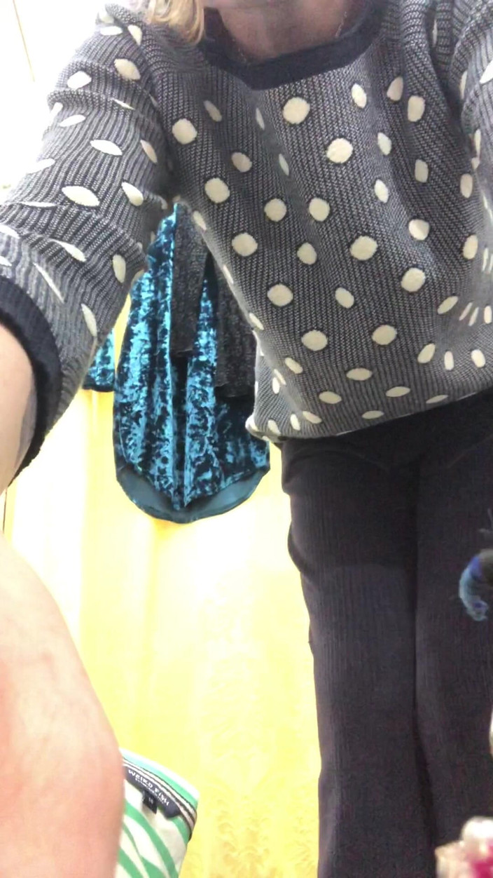 MistressWriggler: 公共の場で裸になるのが唯一の方法なのに!