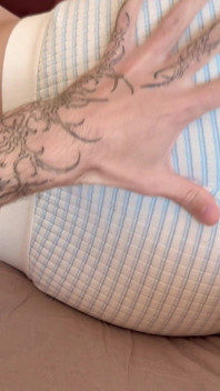Compartilhando Uma Cama Com a Meia-irmã, Eu Fodo Sua Buceta, Mas Não Puxei Meu Pau No Tempo E Gozei Dentro...