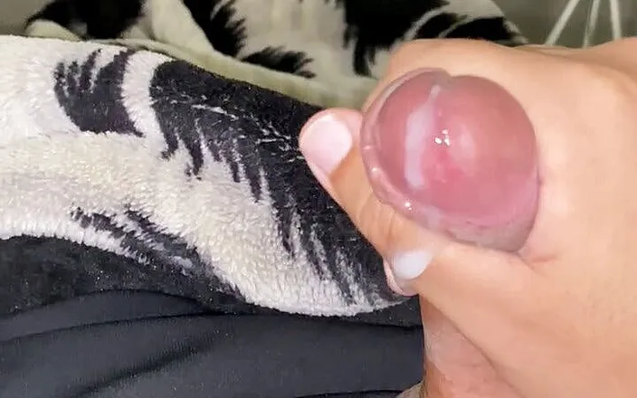 Dylan Ford: Brazilian twink loves to cum before going to bed | Dylan...