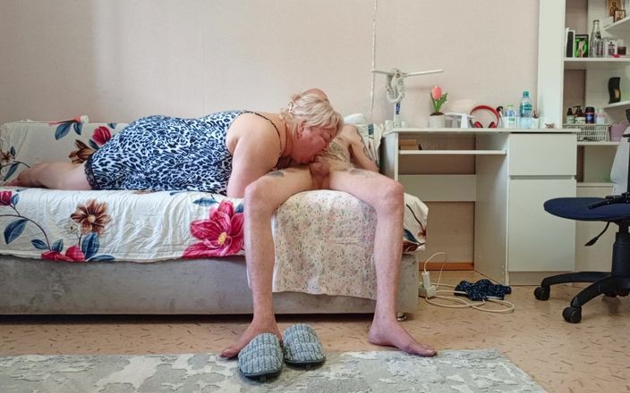 Zona901: Une belle-mère suce une bite et se fait éjaculer dans la...