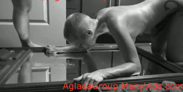 Nicky Rebel: Lízání čehokoli část 6: potetované všechny přírodní milf dominující paní E ukazuje Nicky...