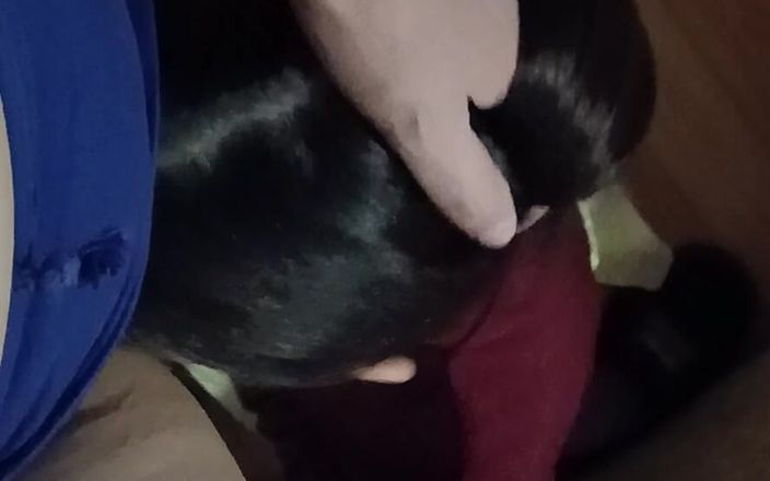 Lesbian-illusion: मैंने उसे बालों से पकड़ लिया और मुंह में चुदाई की