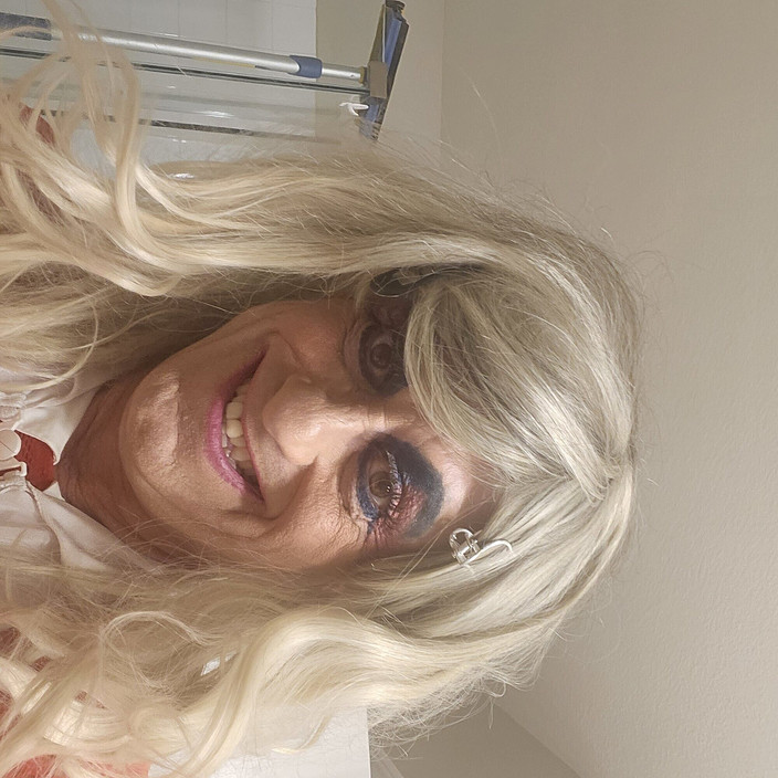 Jasmine Sub: Soț transsexual efeminat Jasmine