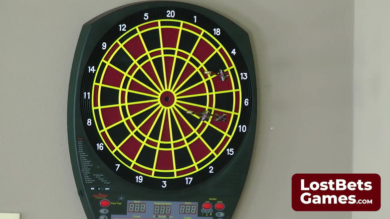 Lost Bets Games: Questo gioco di freccette strip promette una Notte di delizie...