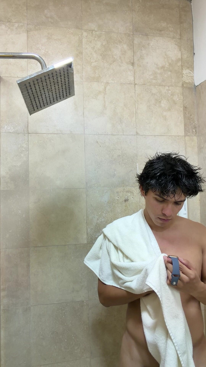 joanraay: Flexing My Muscles in the Showers