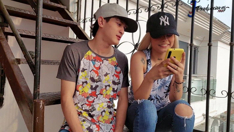 RASHEELHILLS: น้องสาวต่างแม่ตัวเมียเงี่ยนทันทีที่เห็นฉันมา แล้วเราก็เย็ดกันที่หน้าต่างบ้าน
