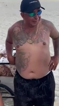 Beach Seller in a Salty Package Eats the Two Hot Girls in Exchange Left Happy
