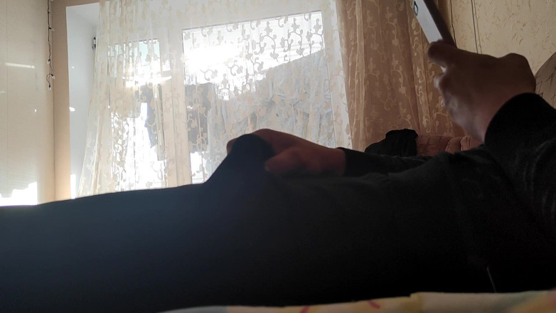 Auff: Masturbieren zu hause im höschen und porno gucken