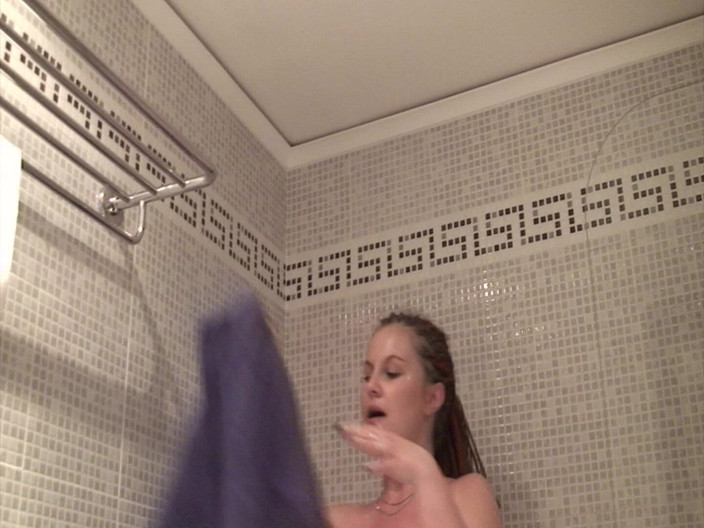Solo Sex: Masturbation excitée sous la douche