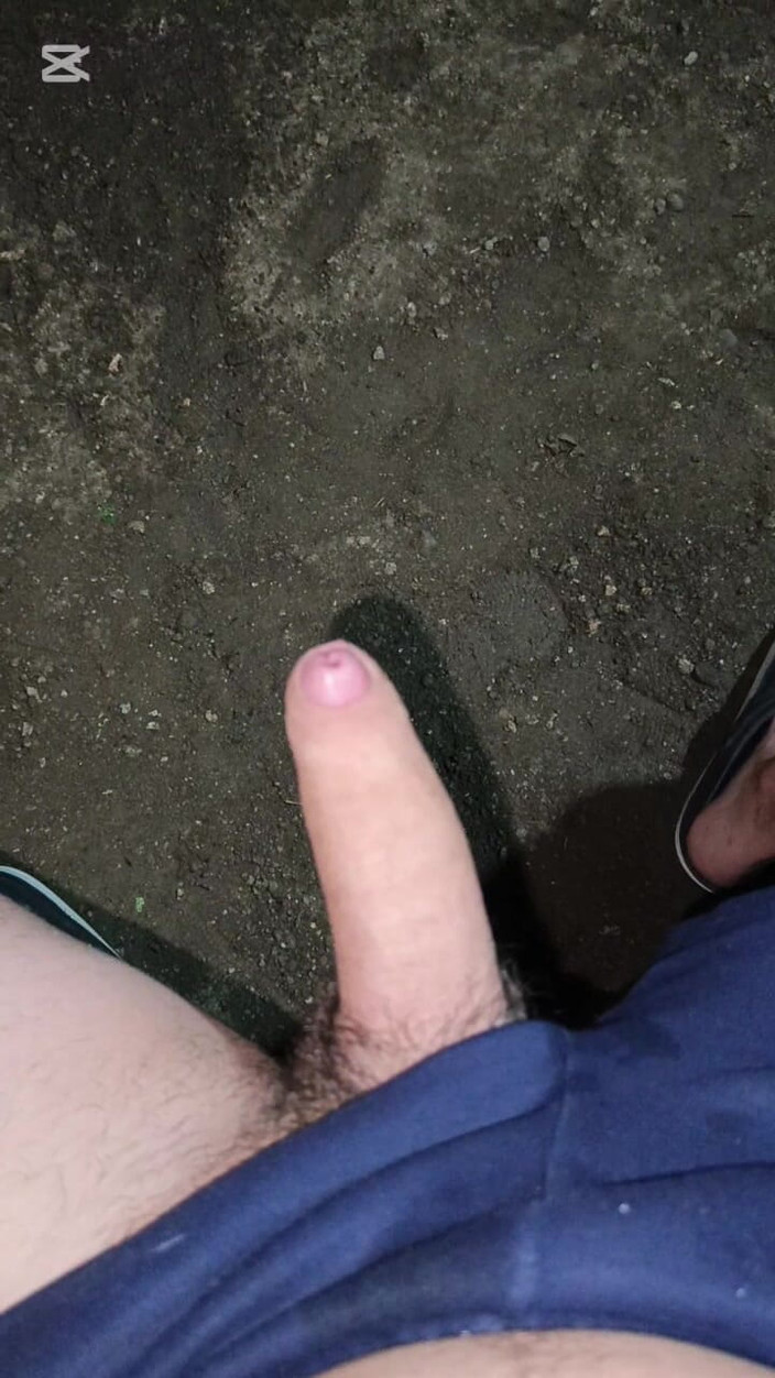 charlessteel: Di luar pada waktu malam, dan air mani panas