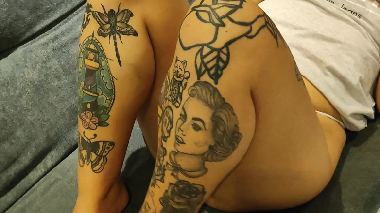 Porntner: Sexy zralá žena mi dovoluje uctívat její kundičku v tangách