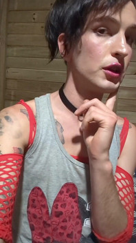 Ragazzo effeminato parlante