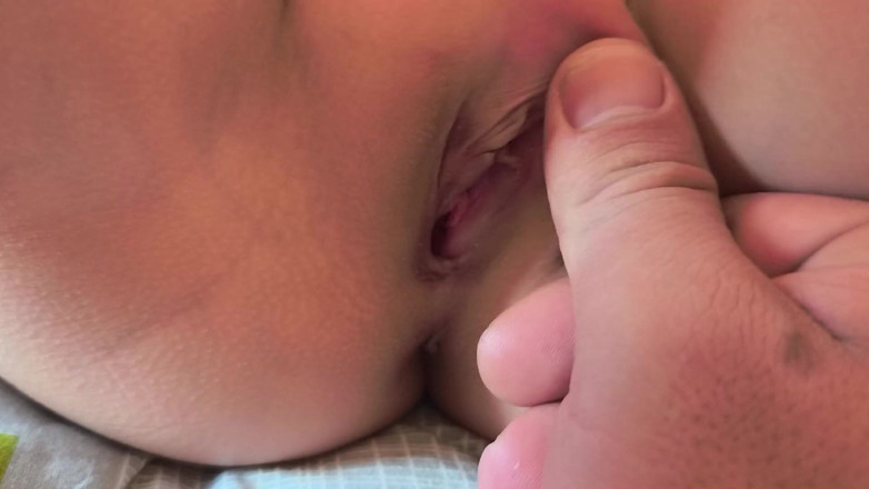 Blondasexy00: Wow! La sorellastra infermiera viene stanca dal lavoro e riceve...