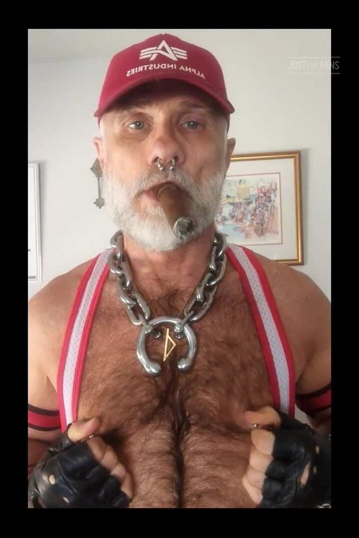 MusclesCigarsFFPig: Tatăl vitreg își aprind gara