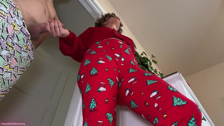 VibeWithMommy: 肛门内射如此肮脏，你必须到手套的地方
