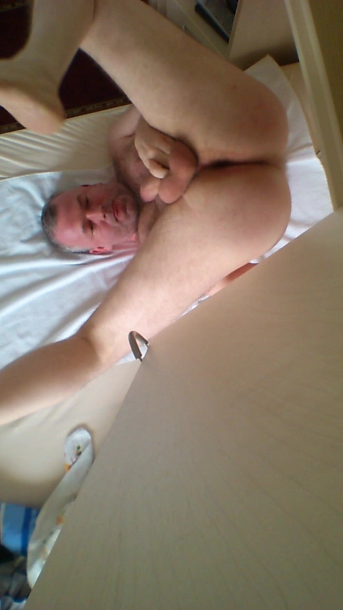 Carmen_Nylonjunge: Nylonjunge Squirts Himself in the Face