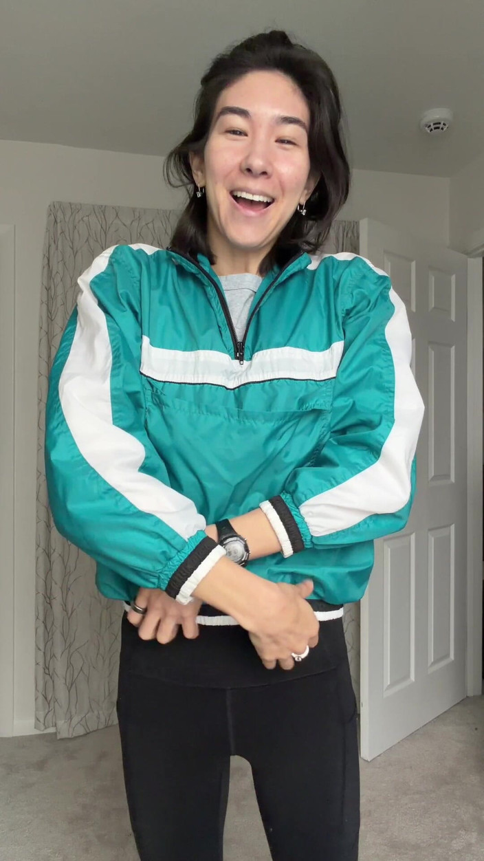 Ms_Emmy_Lynn: 오늘의 귀여운 키가 큰 마른 아시아 의상 스트립쇼