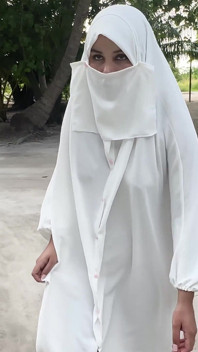 Mädchen in burka, sperma gehen und öffentliches pissen
