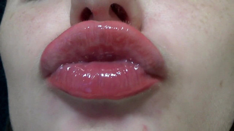 Goddess Misha Goldy: Lips fetish! Kissing! Lips gloss!