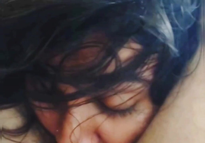 Sex bird: Hindu kız Müslüman yarağı emmeyi seviyor
