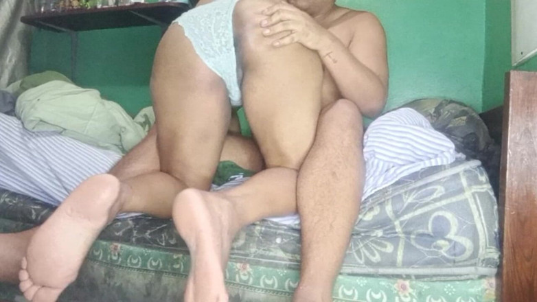 BigassMILF40: El Gran Culo De Mi Vecino Chupando Polla