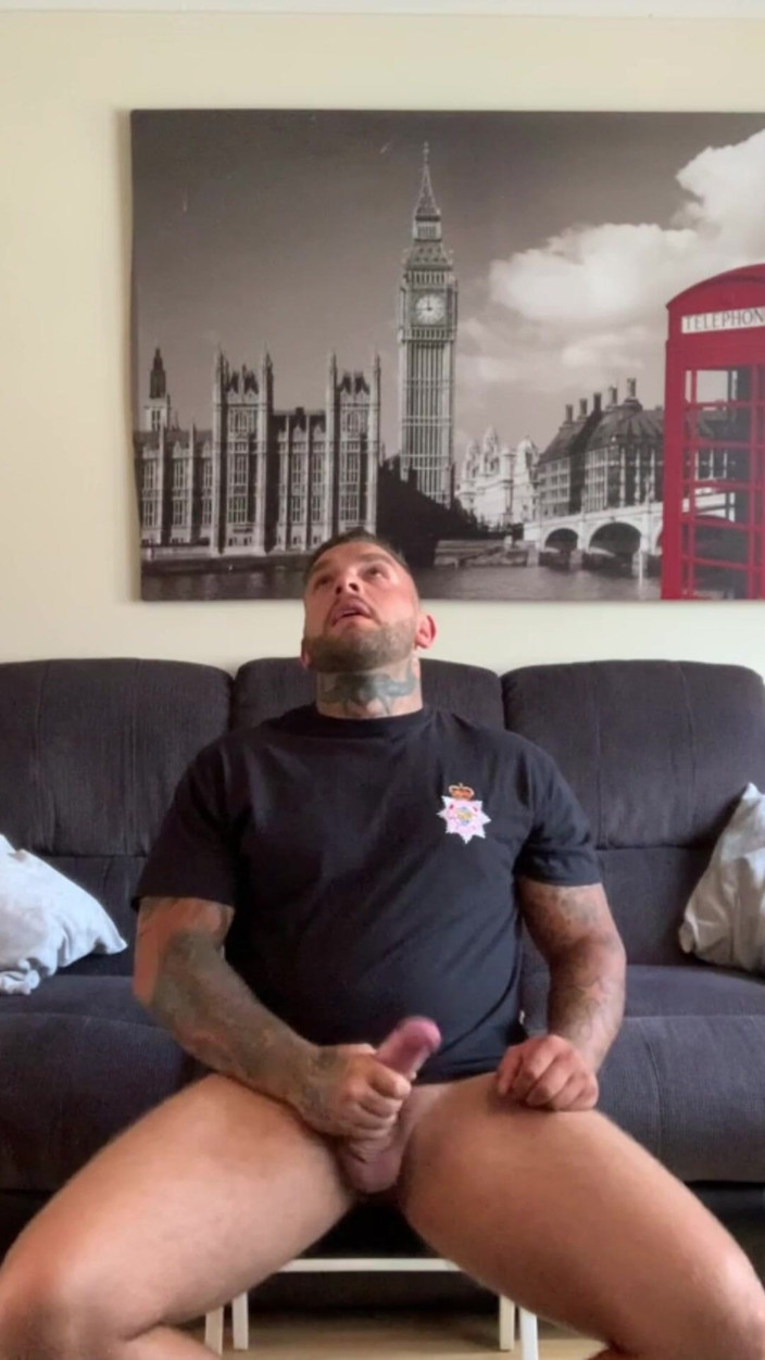 Andyleexxx: Brandweerman Andy komt klaar