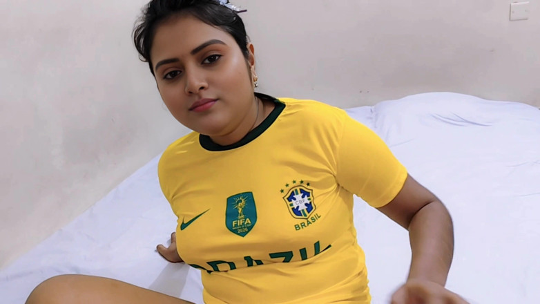 Your-Eshita: 義理の兄が美しい義理の妹とセックスしながらフットボールの試合に賭けている。(全文バングラ語音声)