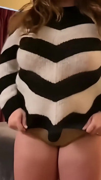 Moje 55f lesbická spolubydlící dostala překvapivé video, jak poskakuji svými velkými prsy v mnoha svetrů a pak se pro ni tvrdě šukám
