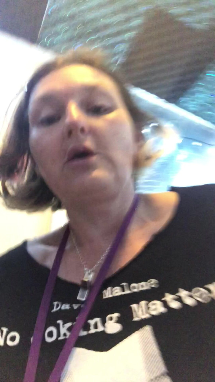 Pissing Paradise: Je Pisse Sur Mes Jambes Nues