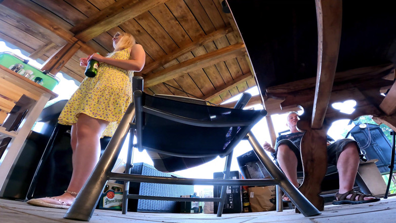 Leon Lambert Girls Twerk Parties CFNM: Không có quần lót âm hộ tóc vàng đít bự đang ngồi