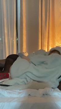 Lesbijki znalazły swoje porno w Internecie i postanowiły powtórzyć
