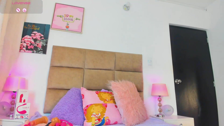 Miajacksonn: Cewek semok latina dengan besar lagi asik sambil bugil