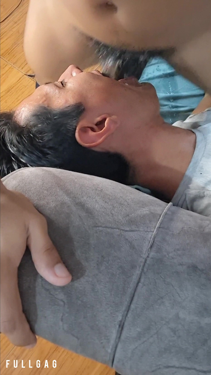 fullgag: Ngắn Gọn: Anh Ấy Không Thở, Chỉ Để Dương Vật Đen Đi Qua Cổ...