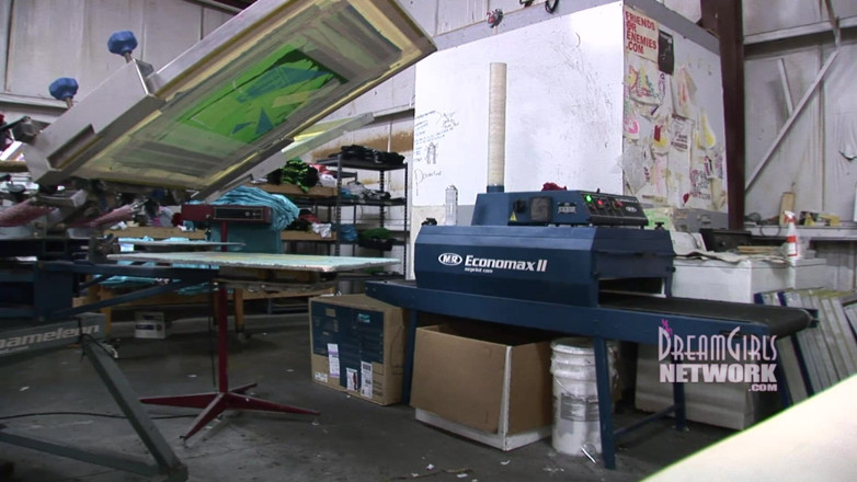 Dream Girls: Naked screen printing