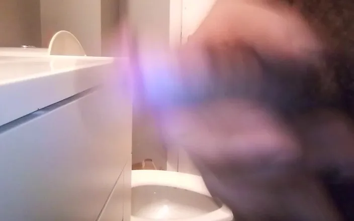 Quennelwhite: Masturbation Before Pissing