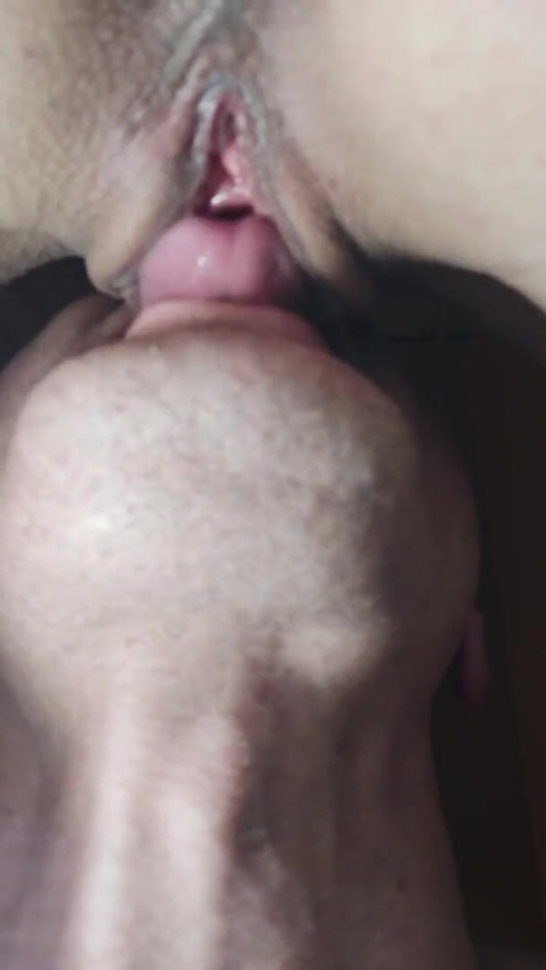 Wet Pussy Fuck: Menjilat pepek secara dekat - pepek ini sangat basah dan orgasme...